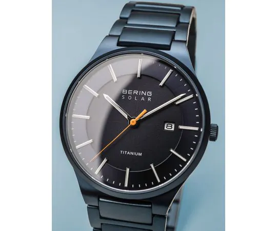 Montres Bering 15239-797 Titane Solaire 39mm pour Homme &rArr