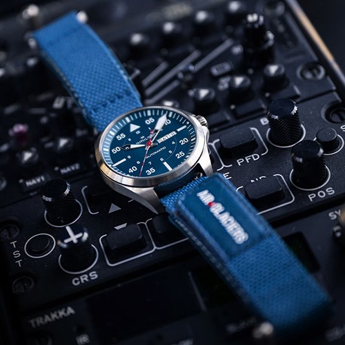 Khaki Aviation – Montres de pilote alliant précision suisse et histoire aéronautique authentique Khaki Aviation – Montres de pilote alliant précision suisse et histoire aéronautique authentique